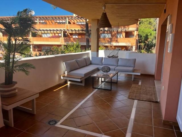 Center 2 Beds Elviria Apartemen *